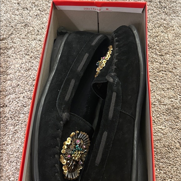 AEROSOLES Black Loafers with Colorful Embellishments - Picture 3 of 4